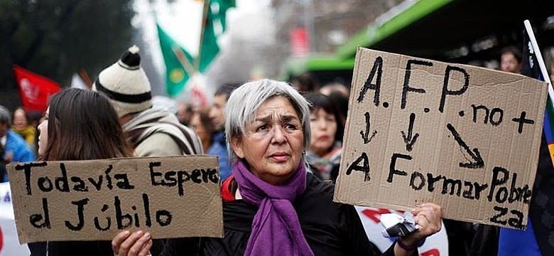 Modelo de Previdência proposto por Bolsonaro foi aplicado no Chile e levou idosos à miséria