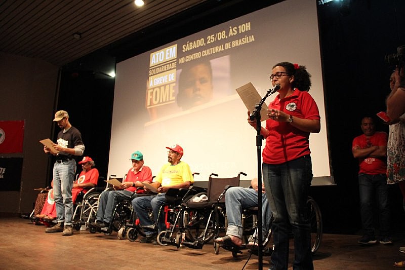Ato de encerramento da greve de fome, realizado no último sábado, dia 25, no Centro Cultural de Brasília.