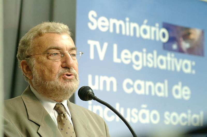 "Onipresença da televisão, da mídia tradicional continua tendo um papel importante”, afirma o professor da USP