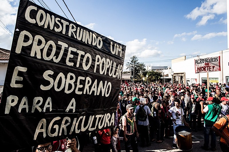 Cerca de 30 cozinhas comunitárias, cinco toneladas de alimentos e muito trabalho conjunto vão garantir as refeições gratuitas aos participantes durante os quatro dias.