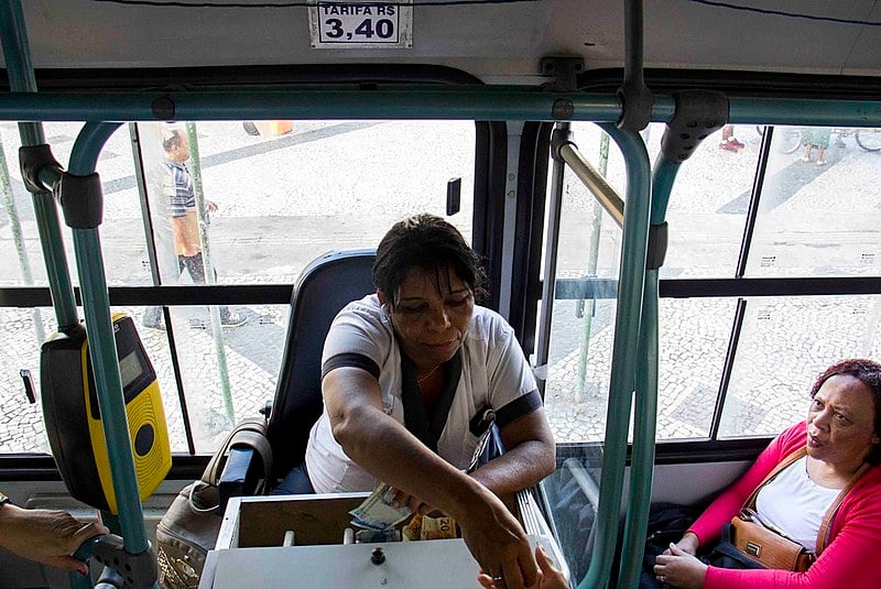 Empresas de ônibus operam com jornada de trabalho de até 12 horas por dia