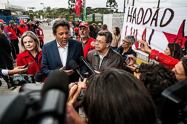 Durante la rueda de prensa, Fernando Haddad explicó sus propuestas para generación de empleo en el país