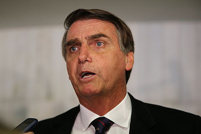 Bolsonaro se posiciona de forma colonizada sobre la Amazonia al sostener que Brasil no tiene condiciones para cuidar de la región