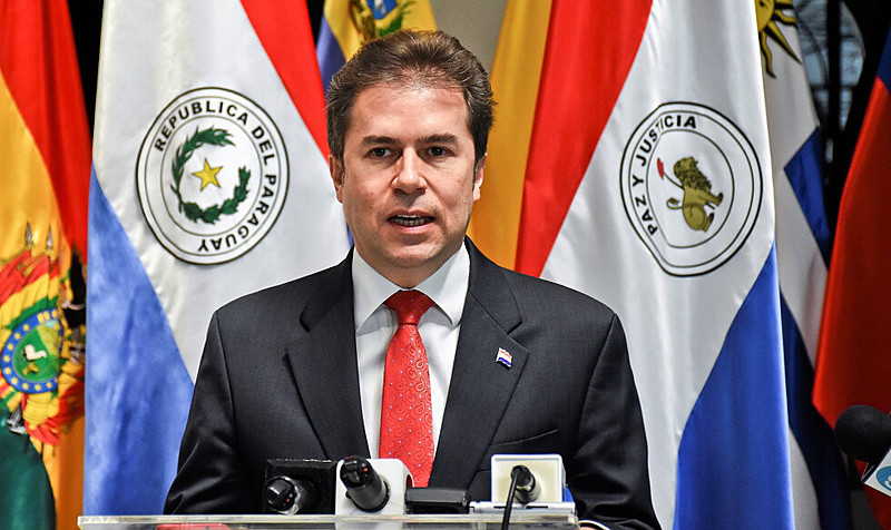 "Por ética e responsabilidade política, coloquei o meu cargo à disposição do presidente Mario Abdo", anunciou Luis Alberto Castiglioni