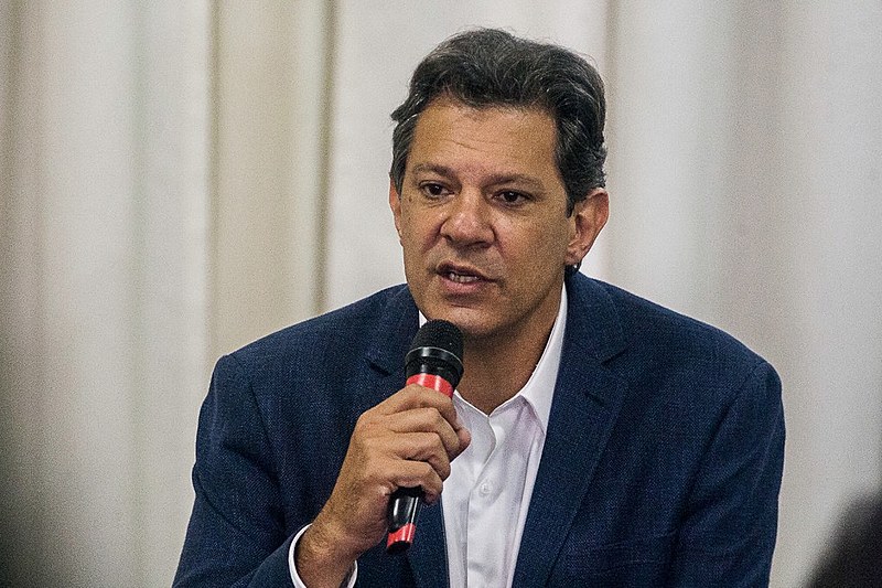 Haddad fala à imprensa em Curitiba no primeiro dia da campanha do segundo turno