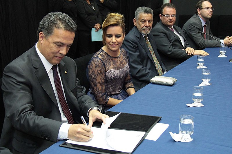 Jaime Arturo Ramirez, reitor da UFMG, foi preso em uma operação cinematográfica, a exemplo do que aconteceu com Cancellier em Florianópolis