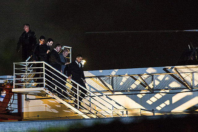 Ex presidente Lula llega a la sede de la Policía Federal en Curitiba el sábado, 7 de abril