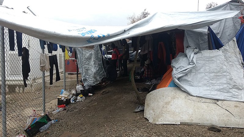 Situação precária é uma das marcas do campo de Moria, que abriga refugiados em Lesbos (Grécia)