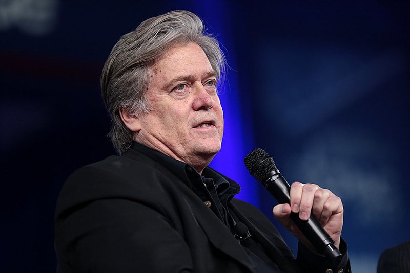 Bannon começou a testar algumas ideias mediante Cambridge Analytics, consultora que sugou dados de 50 milhões de usuários do Facebook
