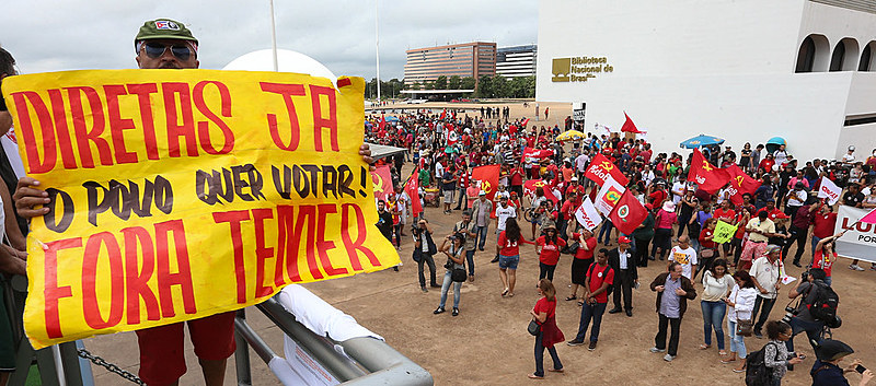 Manifestação fora Temer e diretas já no museu da república em Brasília