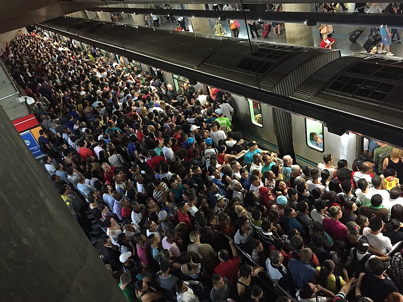 Movimentação de passageiros na Estação Sé, no centro da capital