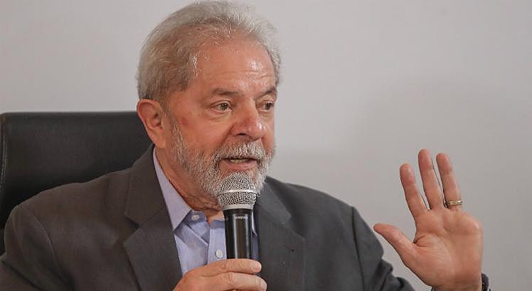 Lula está preso desde abril do ano passado na superintendência da Polícia Federal, em Curitiba (PR), pelo "caso triplex"