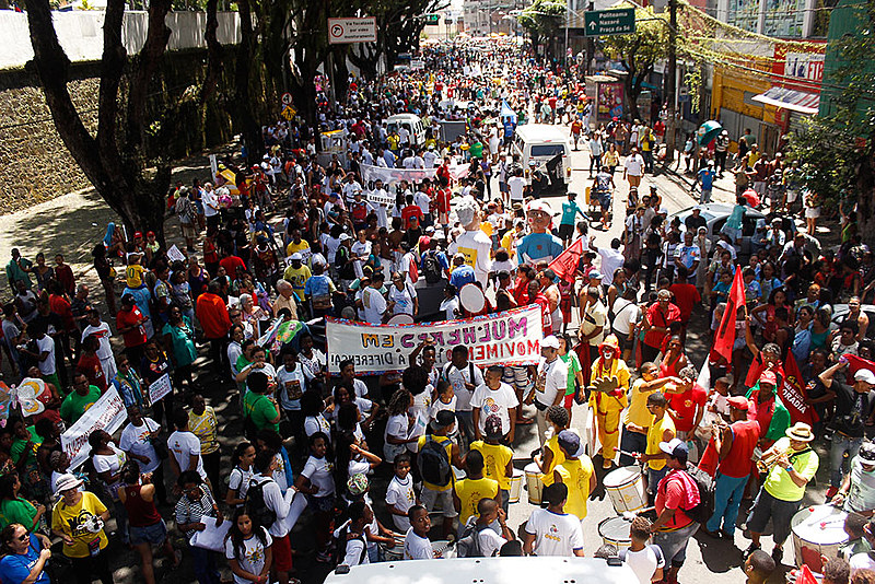 Milhares de pessoas saem pelas ruas de Salvador em protesto todo dia 7 de setembro.