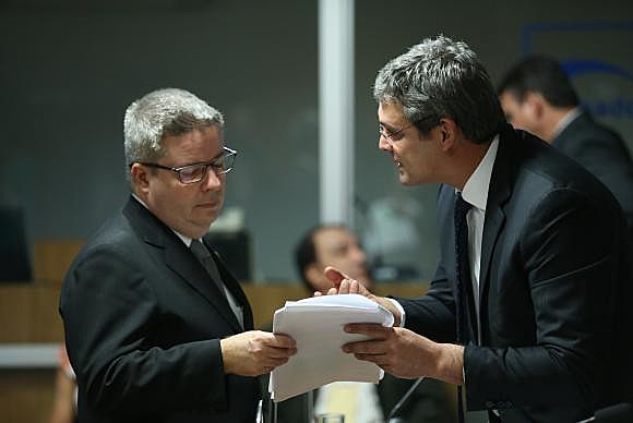 l cronograma presentado por el senador Antonio Anastasia(izq.), relator de la comisión, establece que la lectura del informe del Senado tendrá lugar el 28 de julio