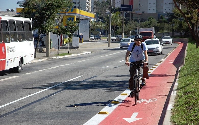Sem fazer alarde, a gestão Doria pretende extinguir as ciclovias paulistanas; ciclistas são contra