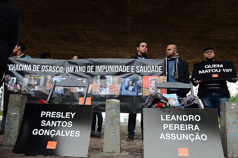 Famílias das vítimas das chacinas nas cidades de Osasco, Itapevi e Barueri, fazem um ato no vão-livre do Masp, em São Paulo - 12/08/16
