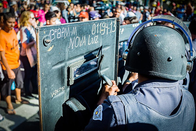 Policiais reprimem protesto de moradores do Moinho após morte de Leandro Souza