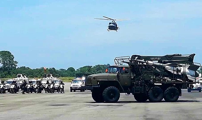 Diante de ameaças, governo venezuelano realiza exercícios militares de defesa na fronteira com a Colômbia