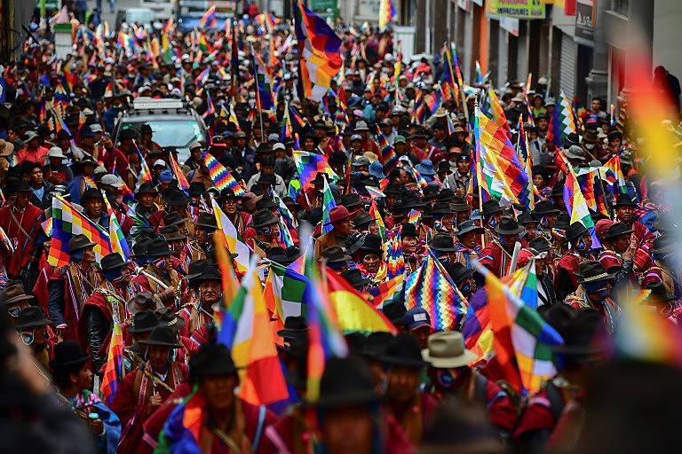 Apoiadores de Evo Morales protestam em La Paz, no dia 14 de novembro de 2019: ‘Volta Evo’, gritava a multidão
