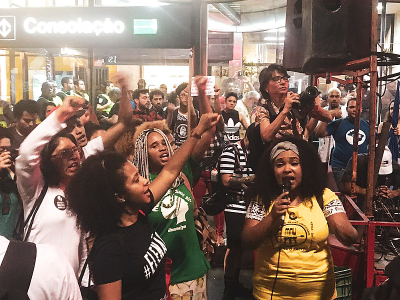 O protesto foi convocado após o nome de Jair Bolsonaro (PSL) ser citado na investigação que apura o assassinato da vereadora carioca