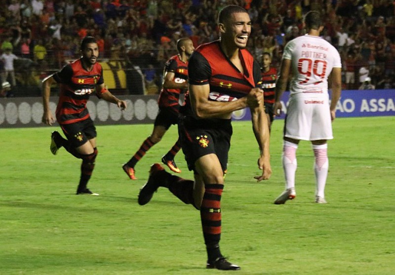 Nessa semana, quem teve contrato assinado até 2021 foi o zagueiro Adryelson