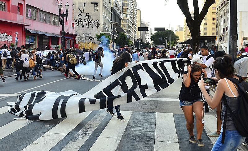 Manifestação de estudantes paulistas contra a máfia da merenda, em 6 de abril