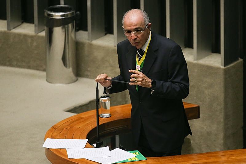 No parecer, José Carlos Aleluia negou que a lei queria mudar o regime de partilha de produção