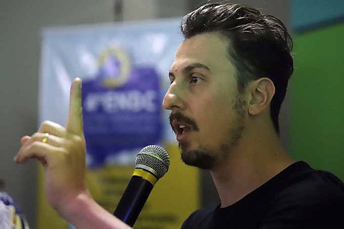 Para o jornalista, é momento de investir na mídia independente para profissionalizar e tapar buraco deixado pela mídia tradicional