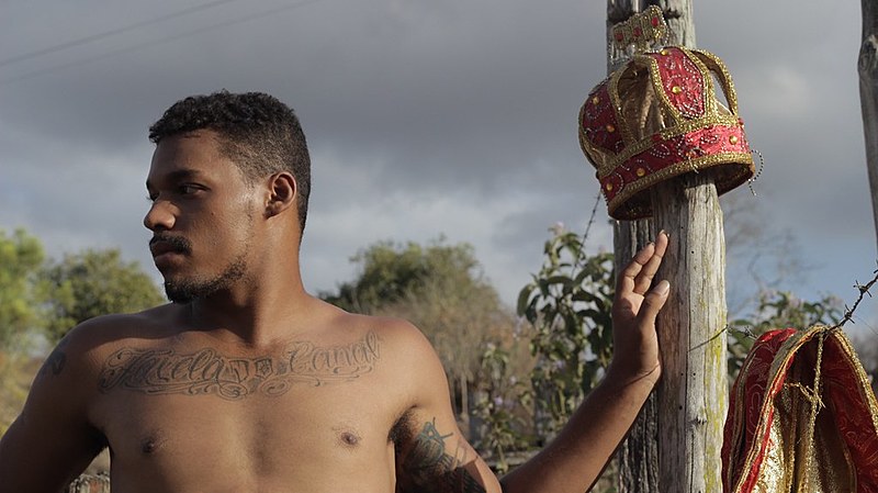 O ator Ellan Barreto faz o papel de dançarino de breakdance convidado para interpretar um ganguista numa novela.