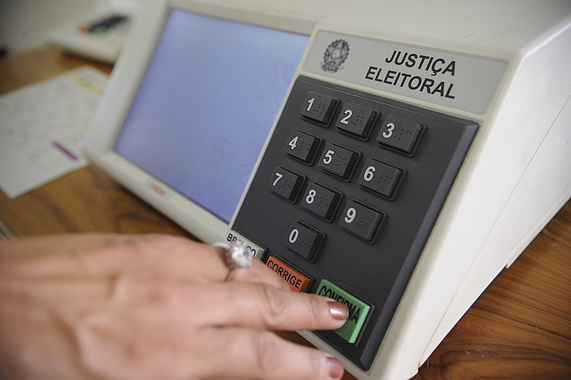 É preciso lembrar a todo instante que Michel Temer se beneficia com isenções de impostos empresas nacionais e multinacionais