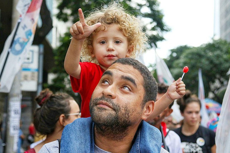 Crianças, mulheres, evangélicos, LGBTs e uma diversidade de pessoas e crenças esteve presente nas ruas de BH