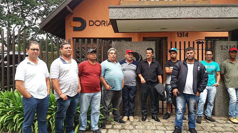 A sede administrativa da Dória Construções Civis fica no bairro Alto da XV e está ocupada desde às 10h desta segunda-feira