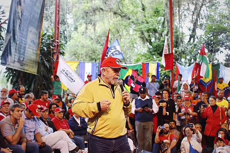 Ex-presidente Lula realiza fala em apoio ao MST em ato na Escola Nacional Florestan Fernandes