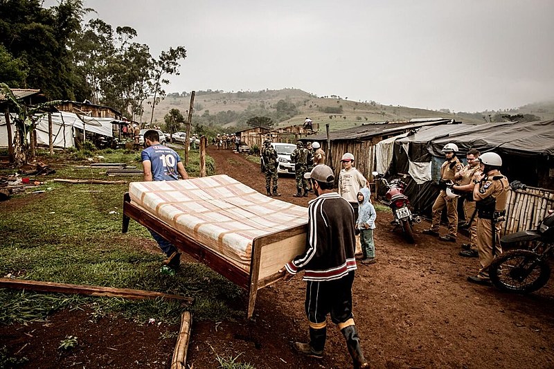 Desde maio, mais de 450 famílias ocupantes de comunidades no interior do Paraná foram despejadas