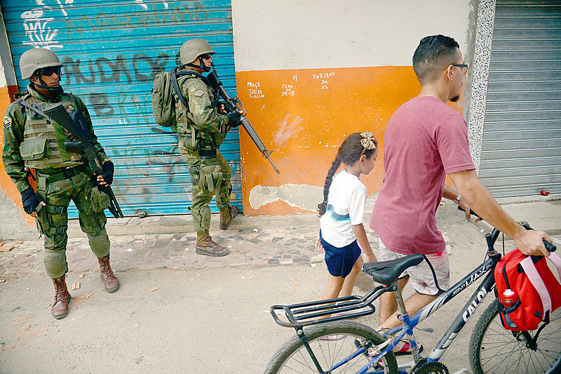 "A estratégia militarizada, já se sabe, está destinada ao fracasso"