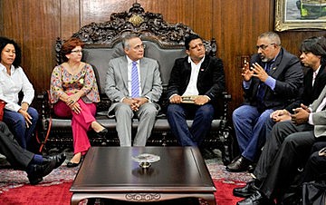Renan Calheiros recebeu o senador Paulo Paim e representantes de centrais sindicais.