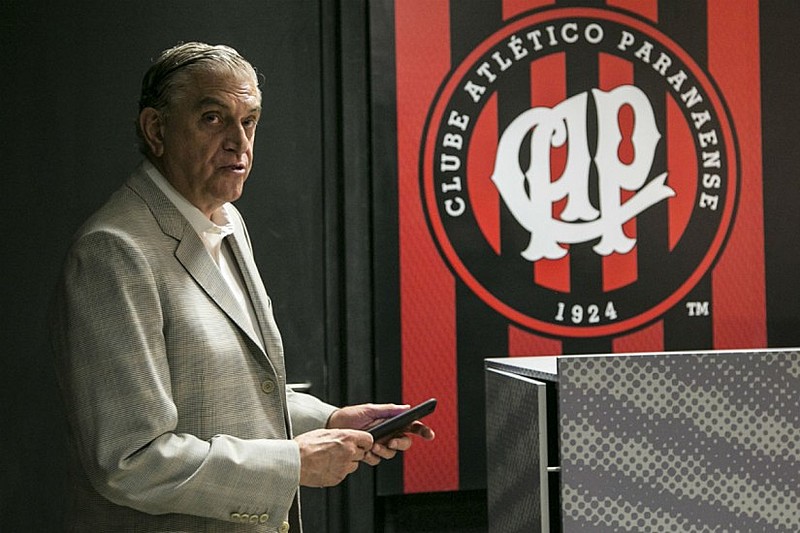 Petraglia também ez atletas entrarem em campo com camisa em homenagem ao ex-militar