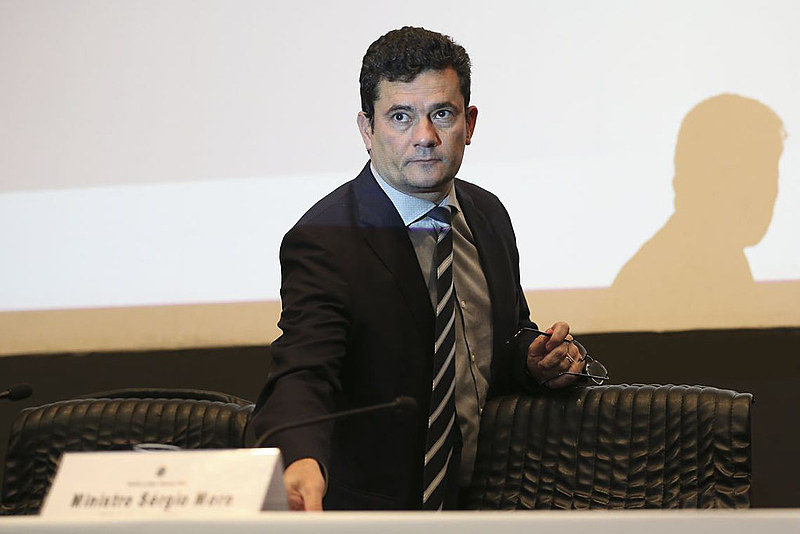 Atuação de Moro como magistrado imparcial é questionada por exposição de mensagens