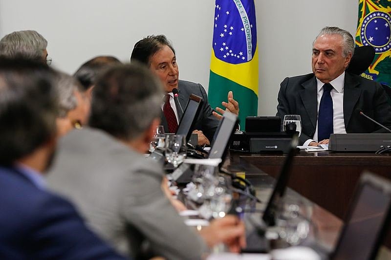 Golpista Michel Temer se reúne com a base aliada do Senado