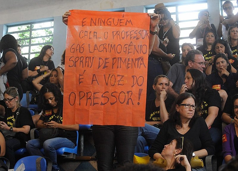 Assembléia dos professores no centro do Rio, em 2013