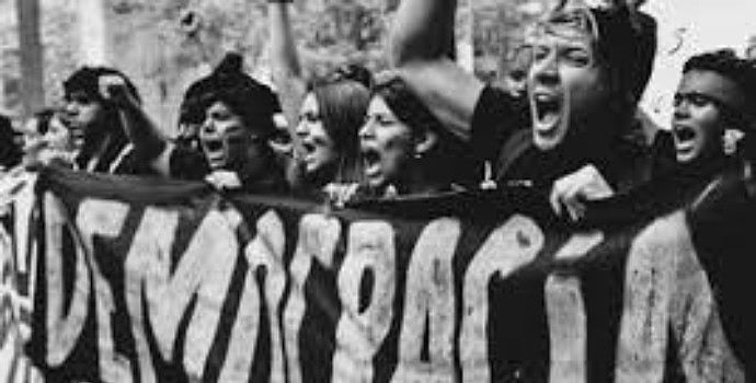 "Com o fascismo, cai o mito de que as massas sempre fazem as 'melhores escolhas'"