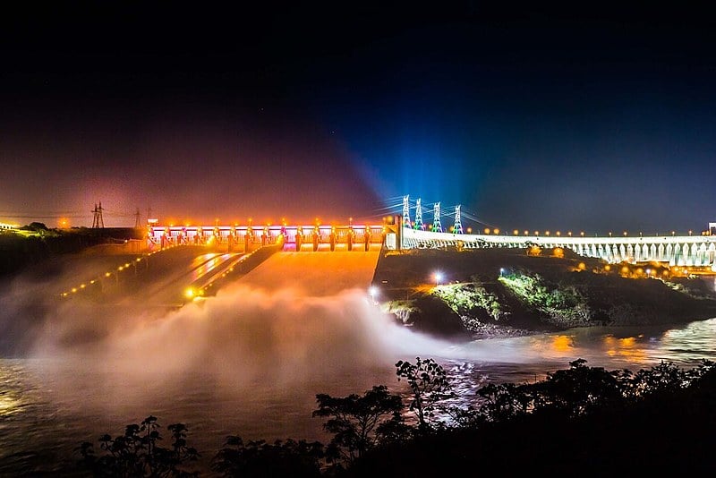 Eletrobras administra 47 hidrelétricas, 270 subestações de energia, seis distribuidoras e 70 mil quilômetros de linhas de transmissão