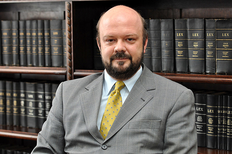 "Antecipo que, por maiores ajustes que consigamos fazer, um corte de 30% inviabiliza o funcionamento da universidade", disse Fonseca