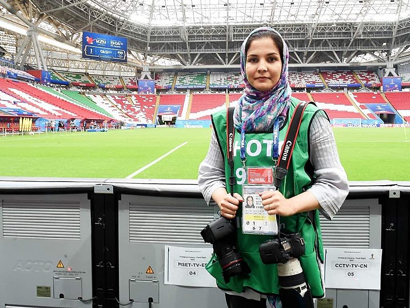 Fotógrafa Mona Hoobehfekraniana é a primeira mulher iraniana a cobrir a Copa do Mundo