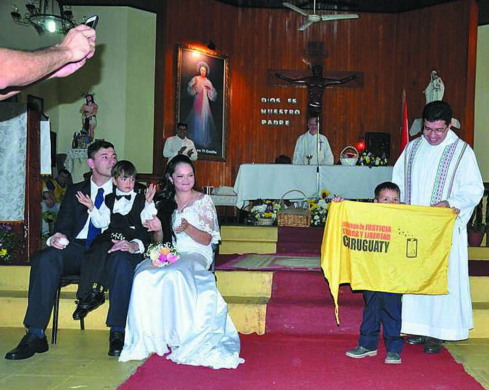 “Que o melhor presente destas bodas seja a liberdade tão merecida e esperada, tanto e tanta como a terra e a justiça”, disse militante