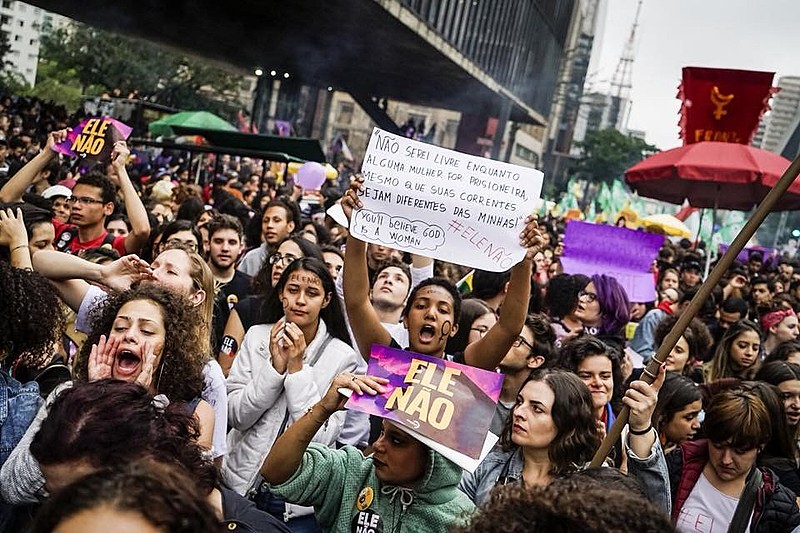 Mais de 20 mil pessoas participaram da manifestação que ocorreu neste sábado (6)