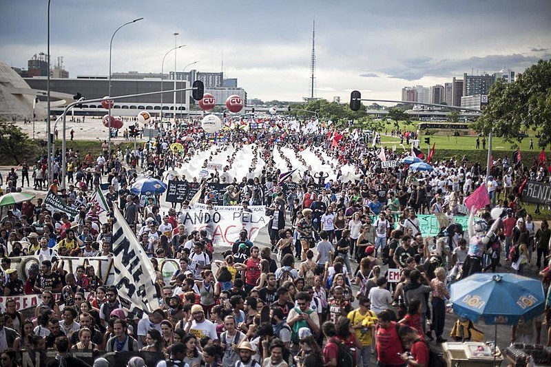 Polícia Militar usou bombas de gás na tentativa de reprimir o protesto em Brasília