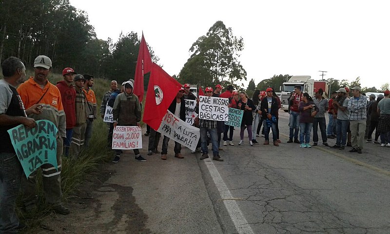 Via Campesina bloqueou a BR 392