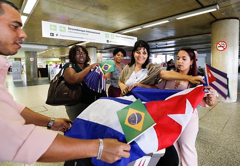 Mais de 400 médicos de Cuba que trabalhavam em São Paulo iniciaram sua volta neste sábado (24). Ao todo 1400 médicos trabalharam em SP