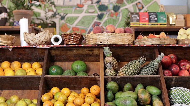 Os produtos vendidos no local são produzidos sem veneno e, prioritariamente, dentro da lógica da agroecologia
